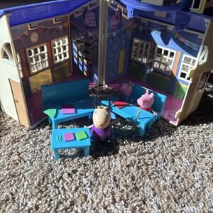 Vintage 2003 Jazwares Peppa Pig's School House Play Set